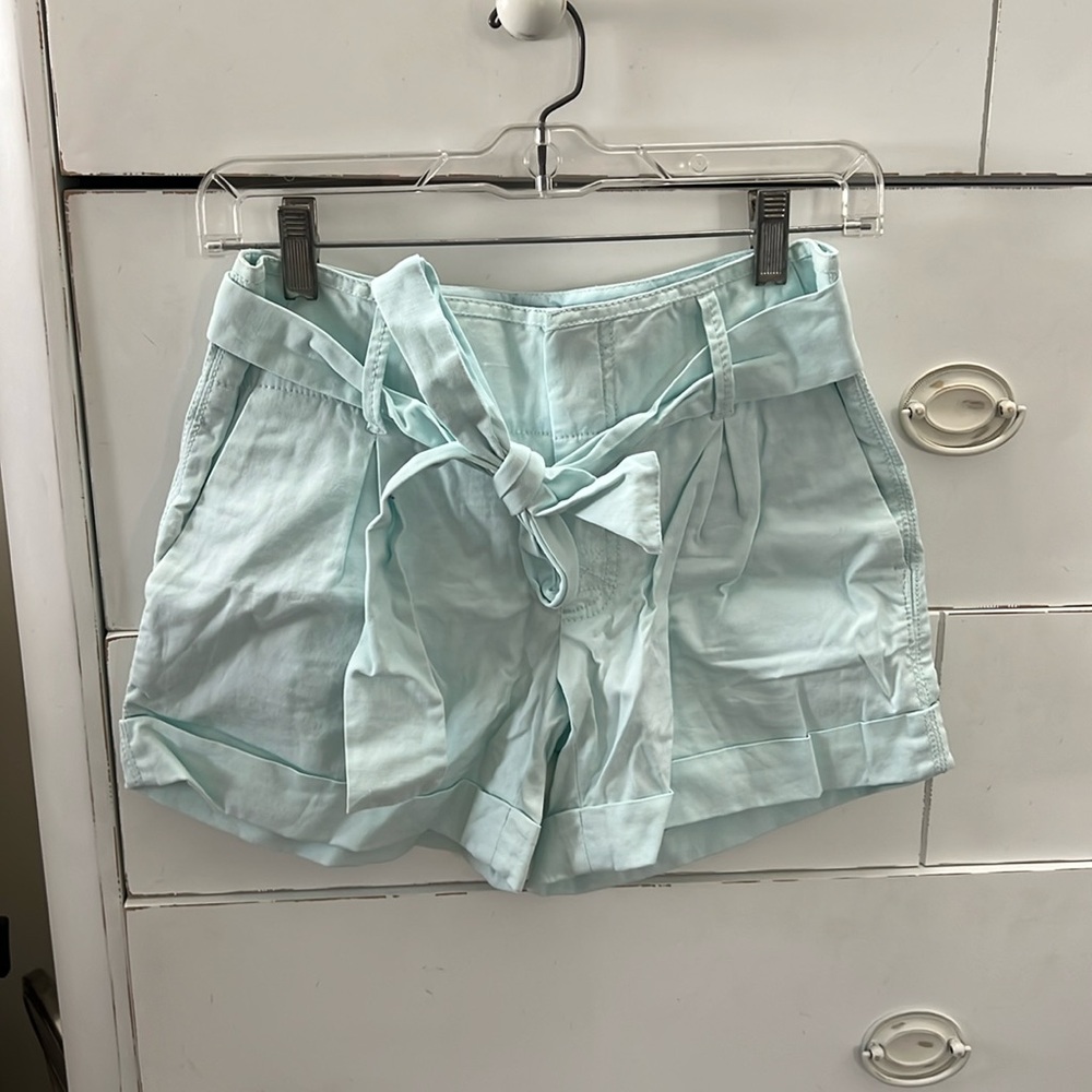 Club Monaco Turquoise tailored short. With belt.